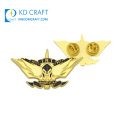 Wholesale personalized custom metal gold plated army military lapel pin enamel pilot wing air force badge for souvenir